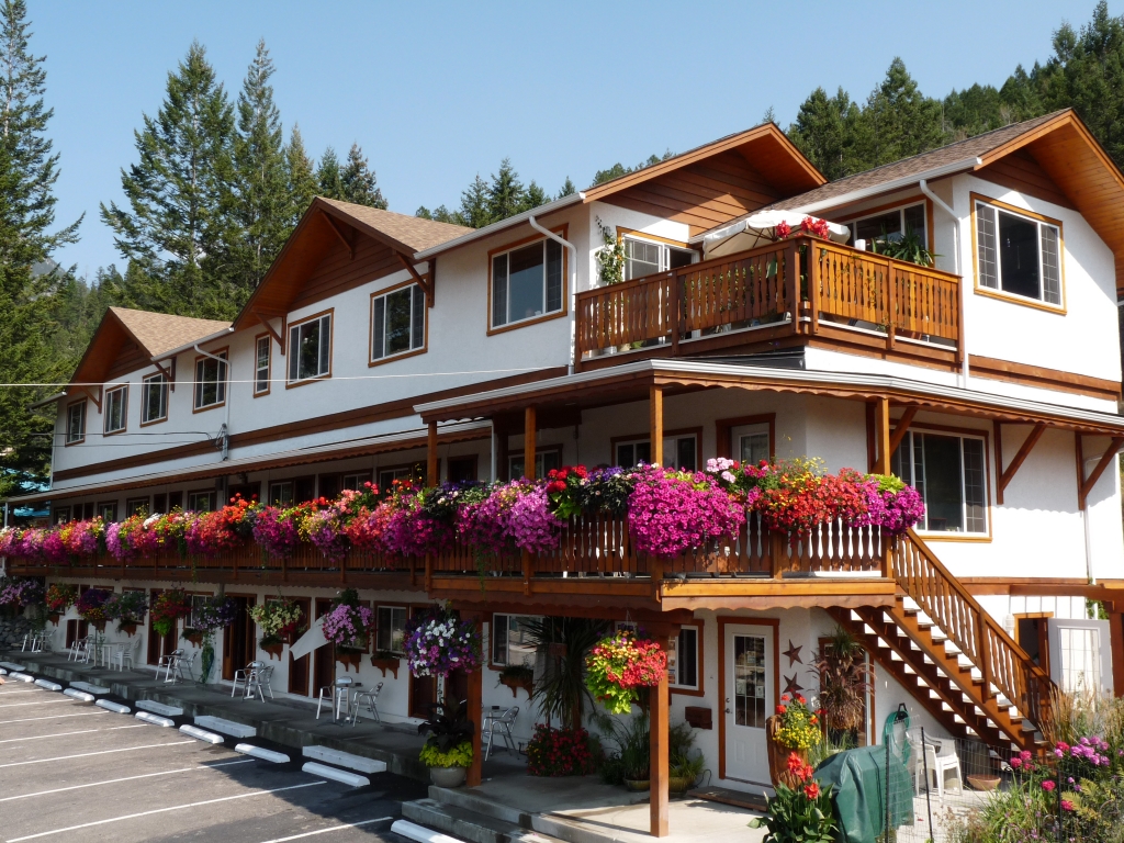 Gateway Motel | Super, Natural BC