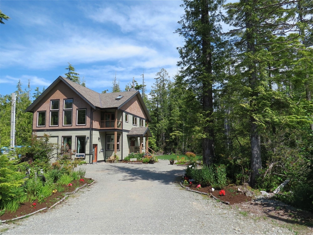 Cobble Wood & Bird Sanctuary Guest Houses | Super, Natural BC