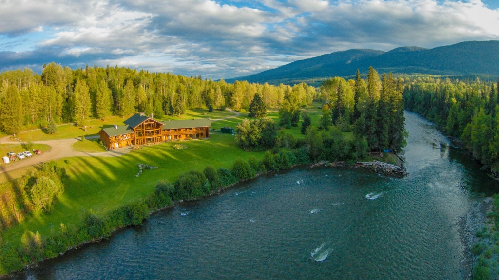 Bear Claw Lodge | Super, Natural BC