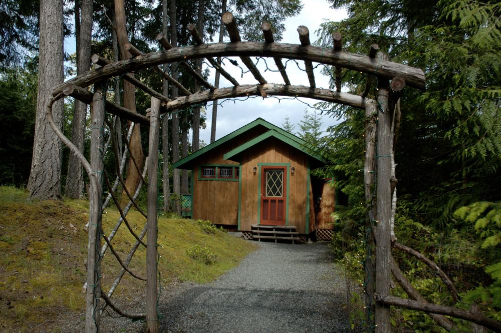 Honeysuckle Cottage B&B Retreat | Super, Natural BC