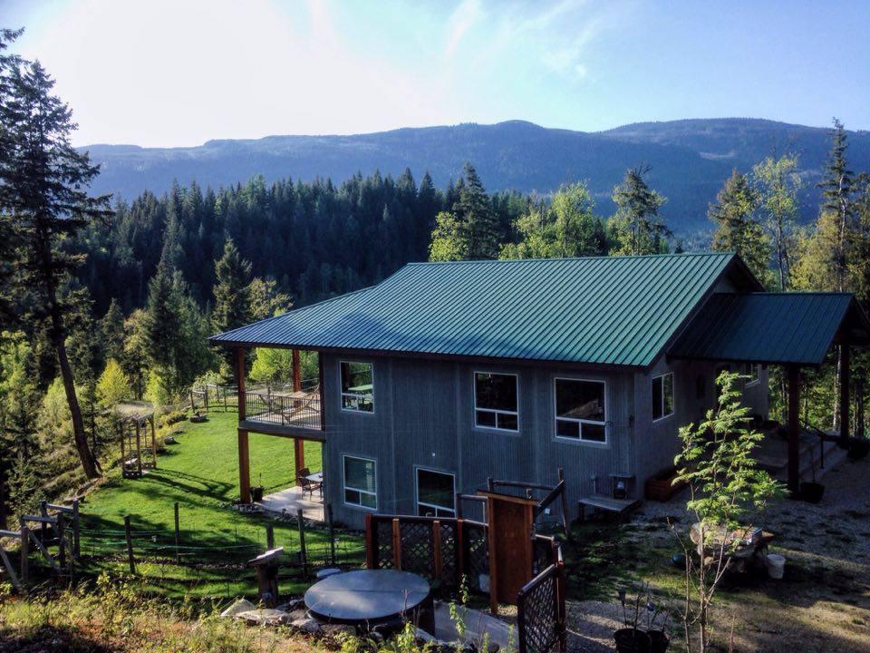 Owlhead Creek Bed &Breakfast | Super, Natural BC