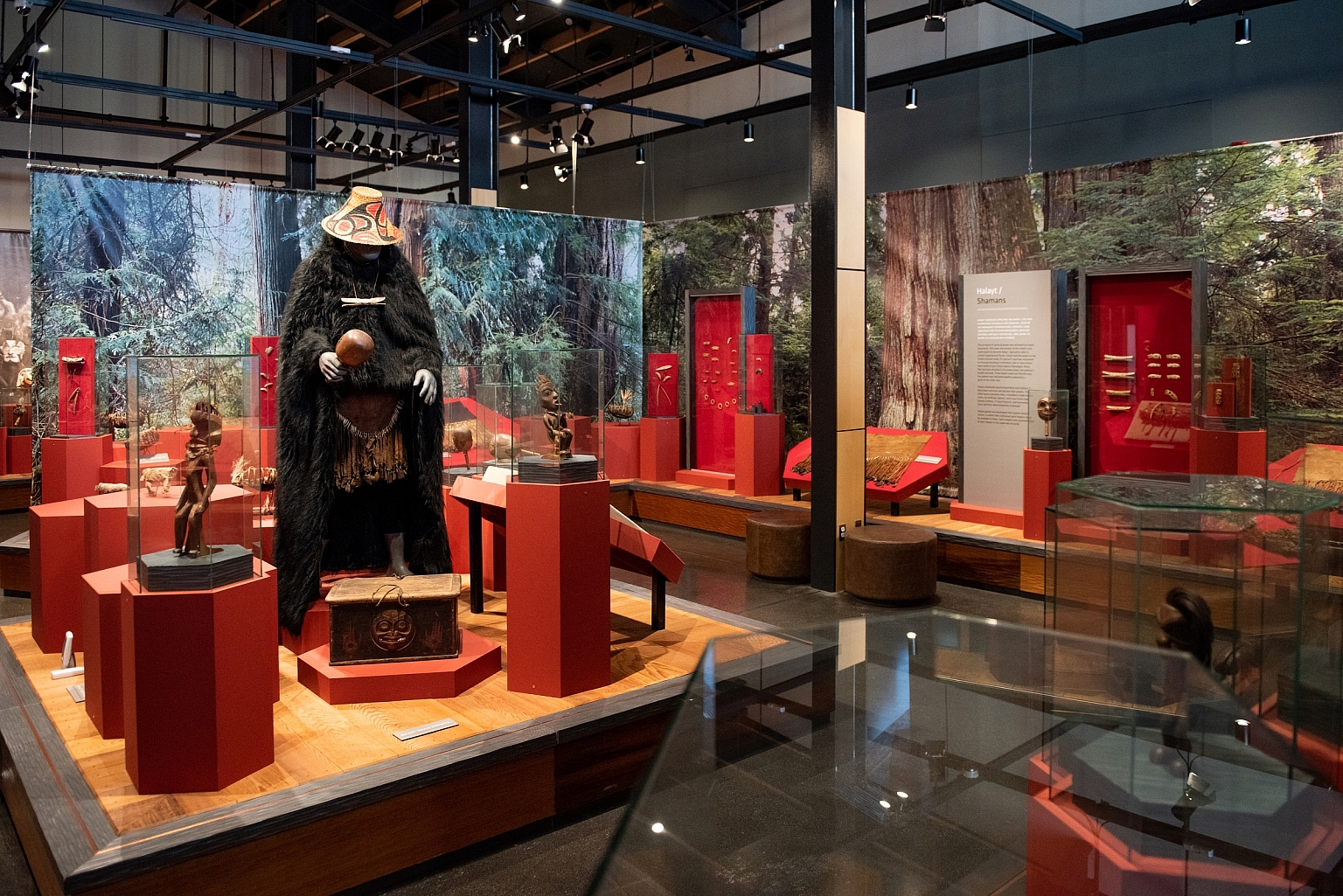 The Hli Goothl Wilp-Adokshl Nisg̱a’a (Nisg̱a'a Museum) contains a collection of more than 300 cultural treasures.